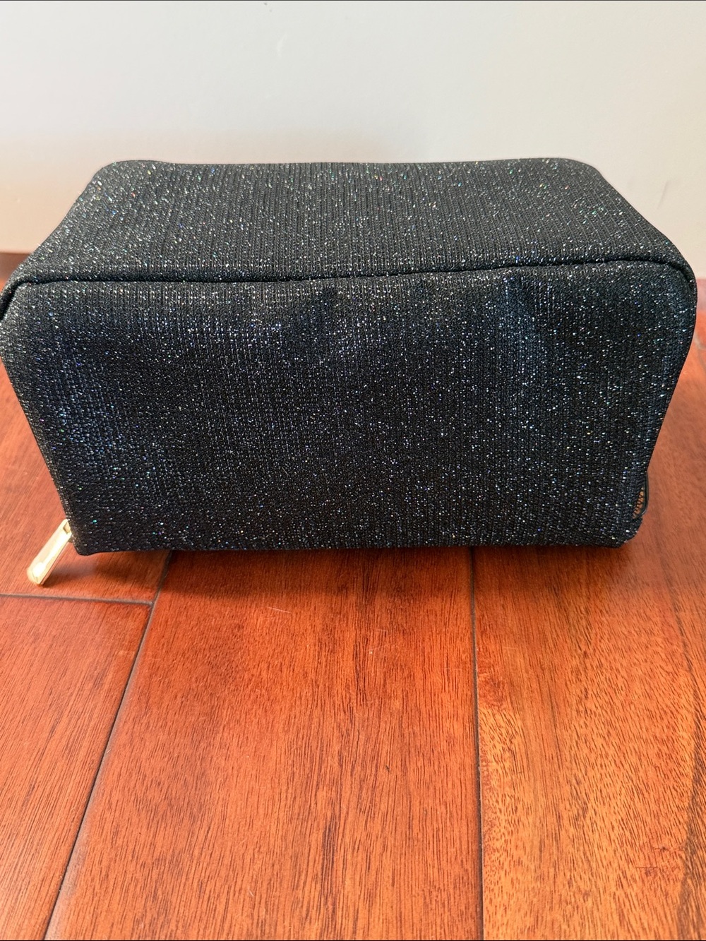 Brand New Black Sparkle Women's Cosmetic Case with Gold Hardware - Picture 7 of 10